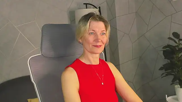 Julie Lucas online show from 03.17.26