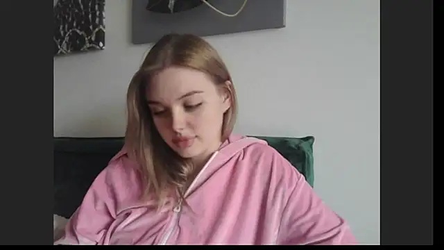 Snapshot of lina_milka chatting on 05.23.26 lina milka online show from 05.23.26