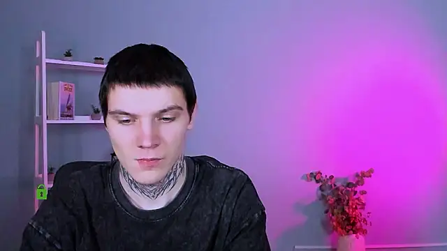 Snapshot of miles_candy chatting on 02.10.26 miles candy online show from 02.10.26