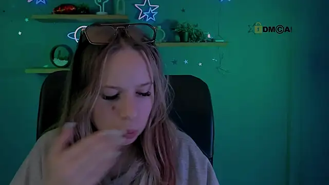 Snapshot of miles_candy chatting on 02.25.26 miles candy online show from 02.25.26