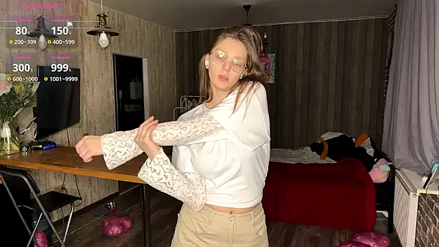 Snapshot of ChrisAmott chatting on 03.04.26 ChrisAmott online show from 03.04.26