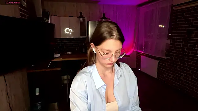 Snapshot of ChrisAmott chatting on 03.27.26 ChrisAmott online show from 03.27.26