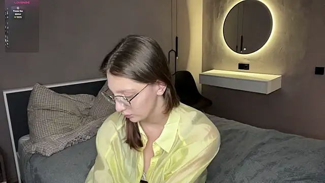 Snapshot of ChrisAmott chatting on 04.10.26 ChrisAmott online show from 04.10.26