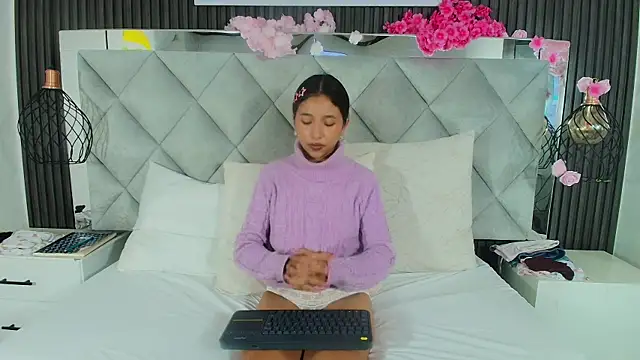 Snapshot of Real_virgin_Pussy chatting on 05.29.26 Real virgin Pussy online show from 05.29.26