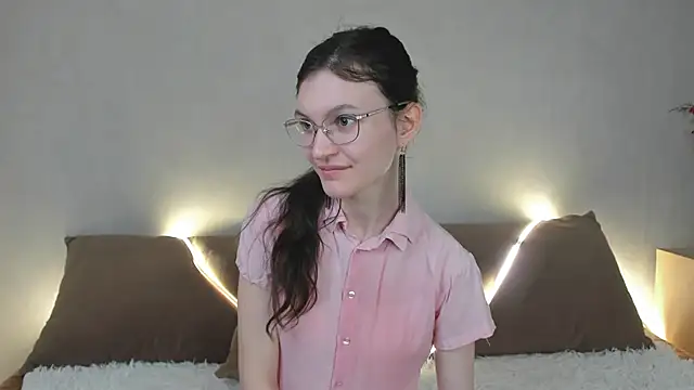 ThoraMarola online show from 03.26.26