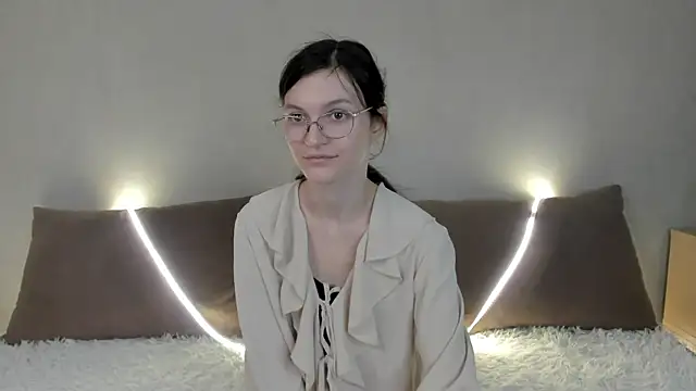 ThoraMarola online show from 04.17.26