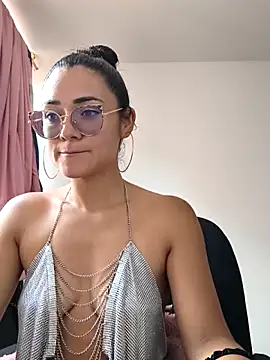 Snapshot of Freyarosse chatting on 02.05.26 Freyarosse online show from 02.05.26