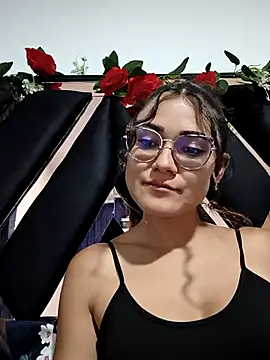 Snapshot of Freyarosse chatting on 02.18.26 Freyarosse online show from 02.18.26