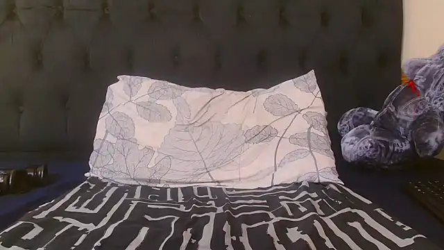 Snapshot of SexyPureFire001 chatting on 02.13.26 SexyPureFire001 online show from 02.13.26