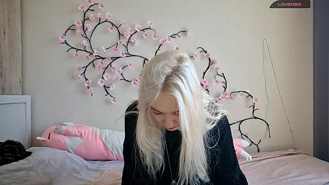 MisaMew online show from 04.28.26