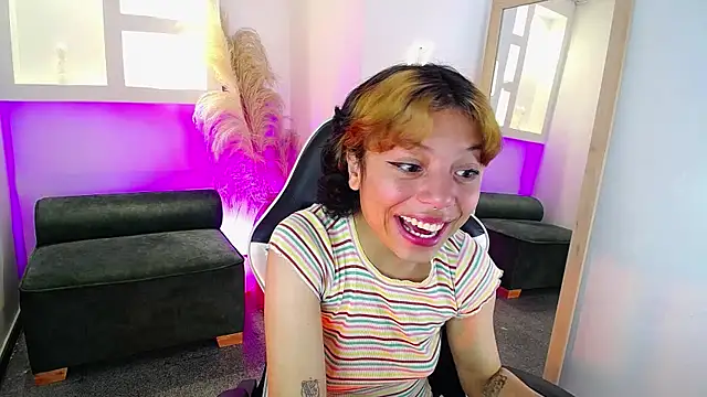 Snapshot of melodyy_as chatting on 04.25.26 melodyy as online show from 04.25.26