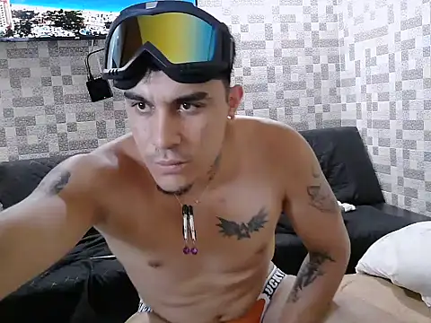 Snapshot of Gabosex18 chatting on 04.17.26 Gabosex18 online show from 04.17.26