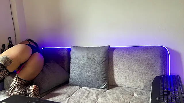 Snapshot of selenaln chatting on 02.15.26 selenaln online show from 02.15.26