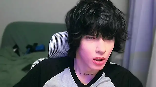 Snapshot of LeonBoykisser chatting on 02.03.26 LeonBoykisser online show from 02.03.26