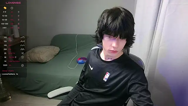 Snapshot of LeonBoykisser chatting on 02.11.26 LeonBoykisser online show from 02.11.26