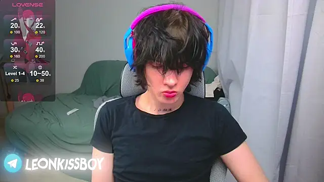 LeonBoykisser online show from 04.15.26