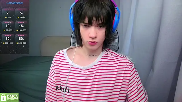 Snapshot of LeonBoykisser chatting on 05.25.26 LeonBoykisser online show from 05.25.26