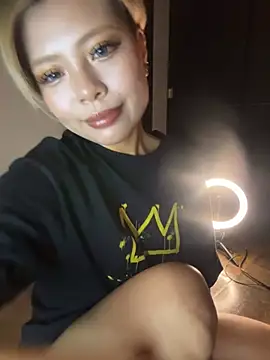 BADBITCHISAKI online show from 03.23.26