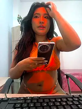 Snapshot of valenlopezz_ chatting on 05.02.26 valenlopezz online show from 05.02.26