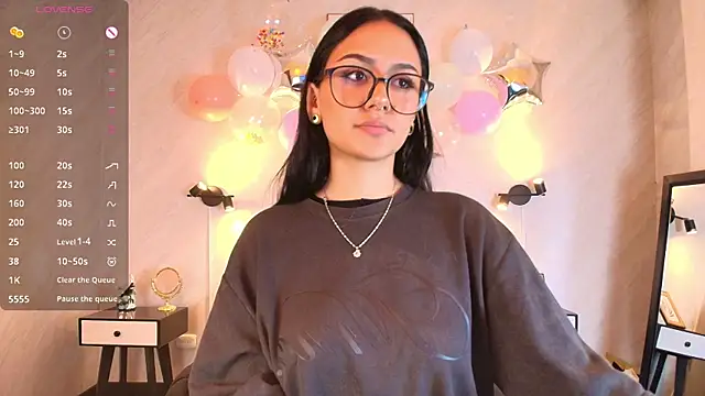 NiccolleHall online show from 02.19.26