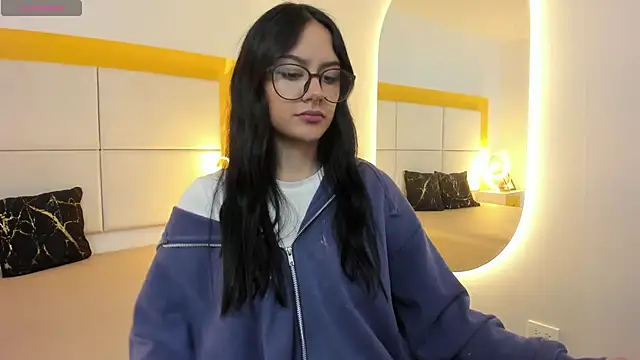 NiccolleHall online show from 02.27.26