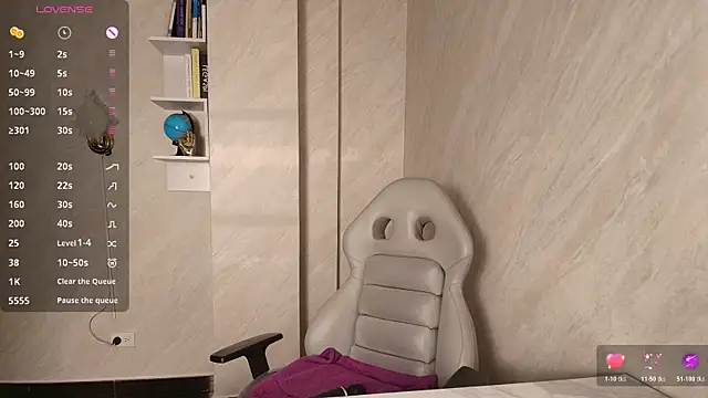 NiccolleHall online show from 03.02.26