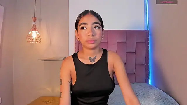 Scarlet Vixen  online show from 04.15.26