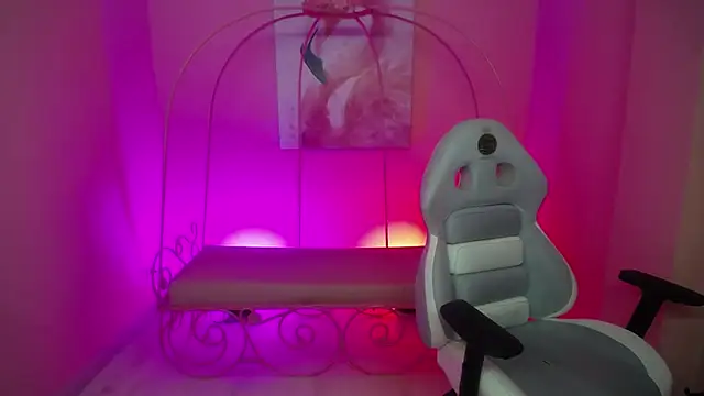 Snapshot of Ashley_benson_x chatting on 02.02.26 Ashley benson x online show from 02.02.26