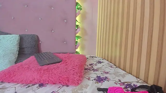 lovely  kiss   online show from 04.16.26