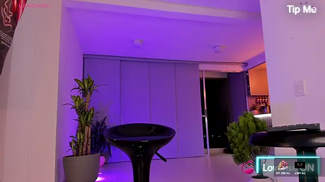 Snapshot of LennerCollins_ chatting on 04.04.26 LennerCollins online show from 04.04.26