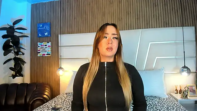 Snapshot of Xara_Shadow chatting on 04.10.26 Xara Shadow online show from 04.10.26