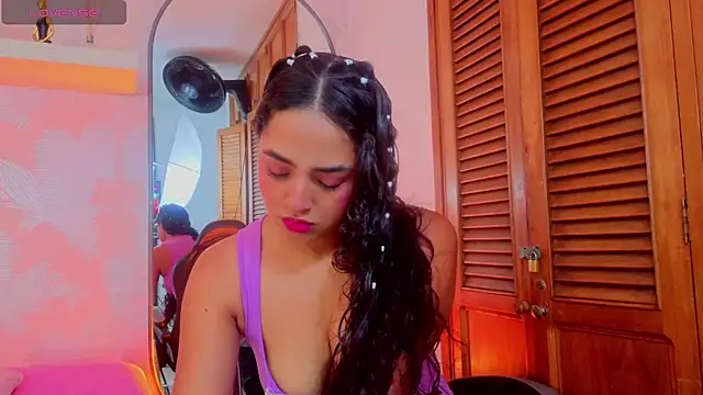 Emma Thompssonn online show from 04.15.26