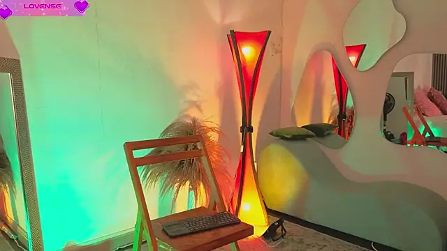 Snapshot of fransheskarossi chatting on 05.18.26 fransheskarossi online show from 05.18.26