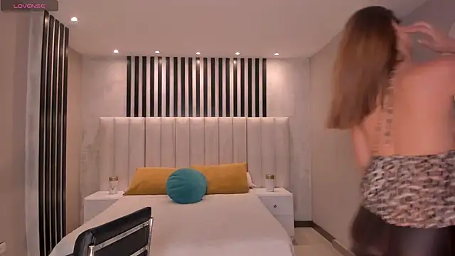 BellaThompsonX online show from 04.03.26