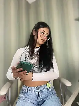 StrawberryPink  online show from 02.21.26