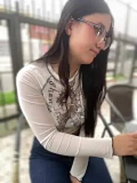 StrawberryPink  online show from 03.17.26