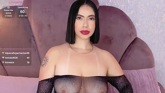 Snapshot of Sienna-Gold chatting on 04.28.26 Sienna-Gold online show from 04.28.26