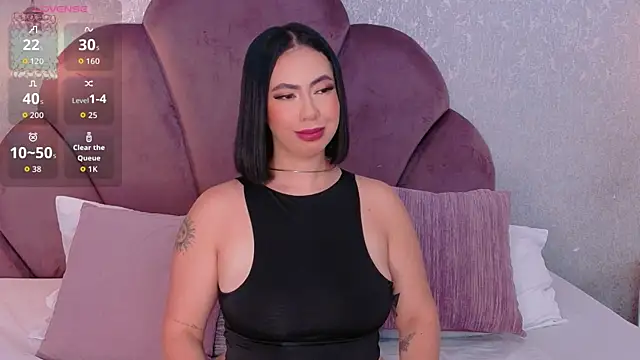 Snapshot of Sienna-Gold chatting on 05.18.26 Sienna-Gold online show from 05.18.26