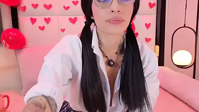 Snapshot of JuneCollins chatting on 02.15.26 JuneCollins online show from 02.15.26