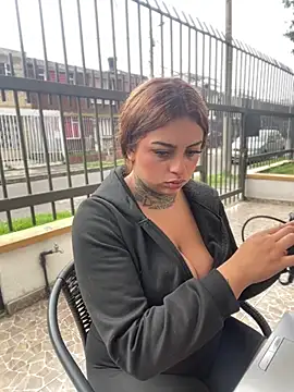 EmilyMoore Pink online show from 02.07.26