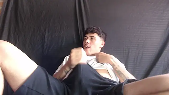 Snapshot of Andres1037 chatting on 02.09.26 Andres1037 online show from 02.09.26