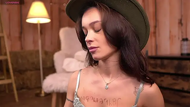 Snapshot of SweetRossie chatting on 02.06.26 SweetRossie online show from 02.06.26