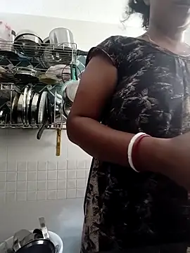 Hot-Tinaa online show from 04.24.26