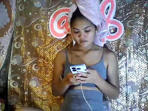 PinaySkinnyJust18 online show from 02.20.26