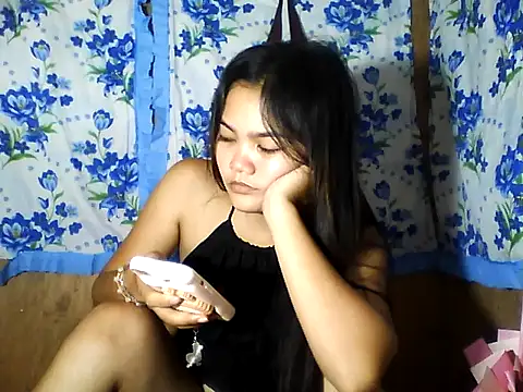 PinaySkinnyJust18 online show from 05.05.26