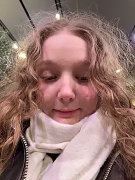 outside rosy online show from 03.12.26