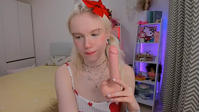 Snapshot of Mia_WaterFall chatting on 02.03.26 Mia WaterFall online show from 02.03.26