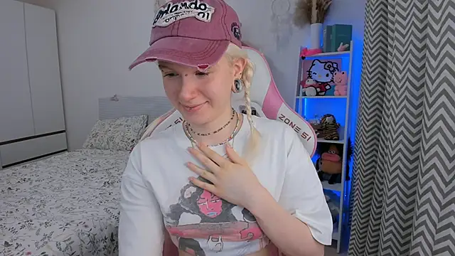 Snapshot of Mia_WaterFall chatting on 02.11.26 Mia WaterFall online show from 02.11.26