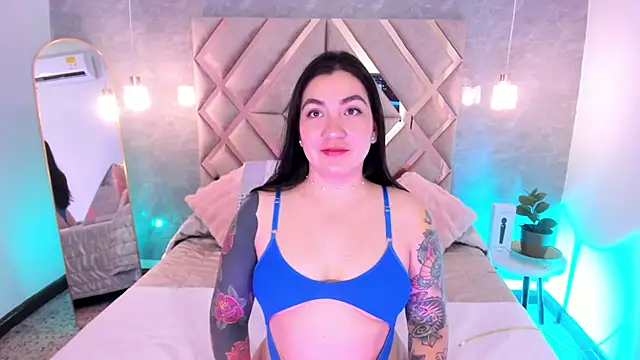 Snapshot of KathiaJenner chatting on 02.13.26 KathiaJenner online show from 02.13.26