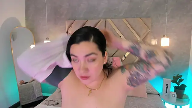 Snapshot of KathiaJenner chatting on 02.17.26 KathiaJenner online show from 02.17.26